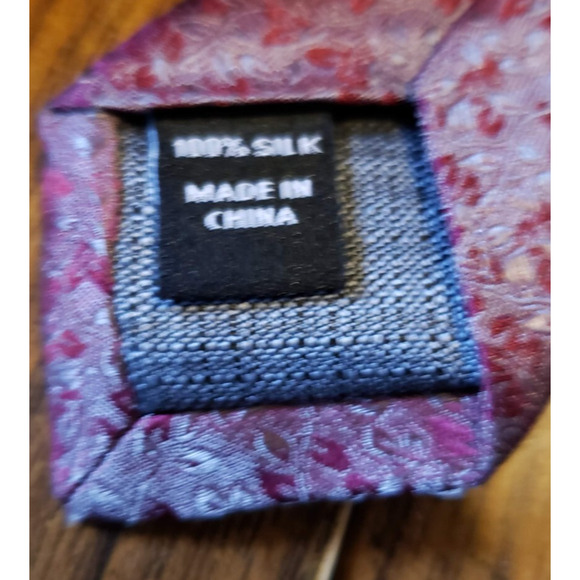 Kenneth Cole Awareness Red Abstract Striped Mens 100% Silk Necktie Tie - Picture 6 of 9